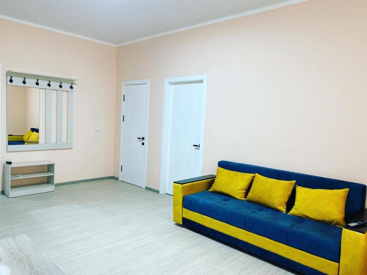 Apart House Turkistan Luaran gambar