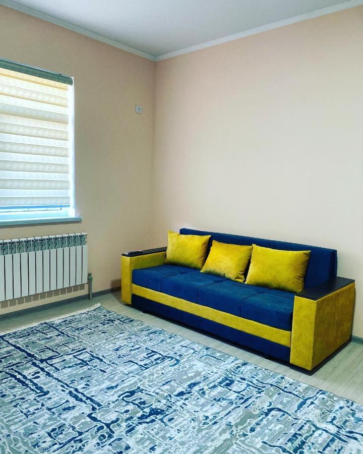 Apart House Turkistan Luaran gambar