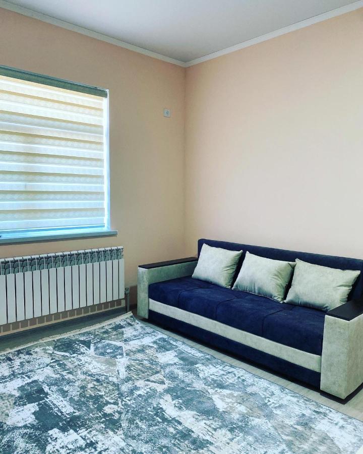 Apart House Turkistan Luaran gambar