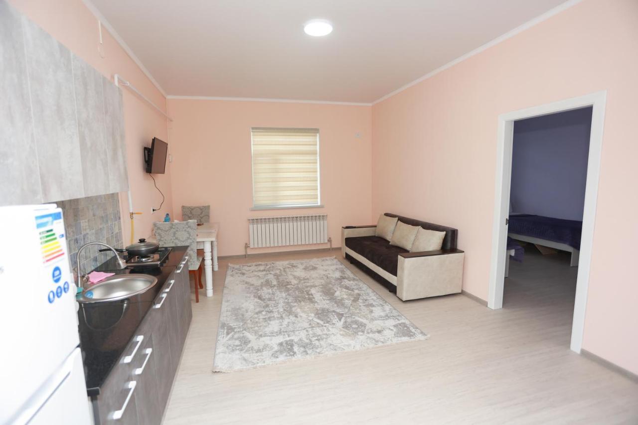 Apart House Turkistan Luaran gambar