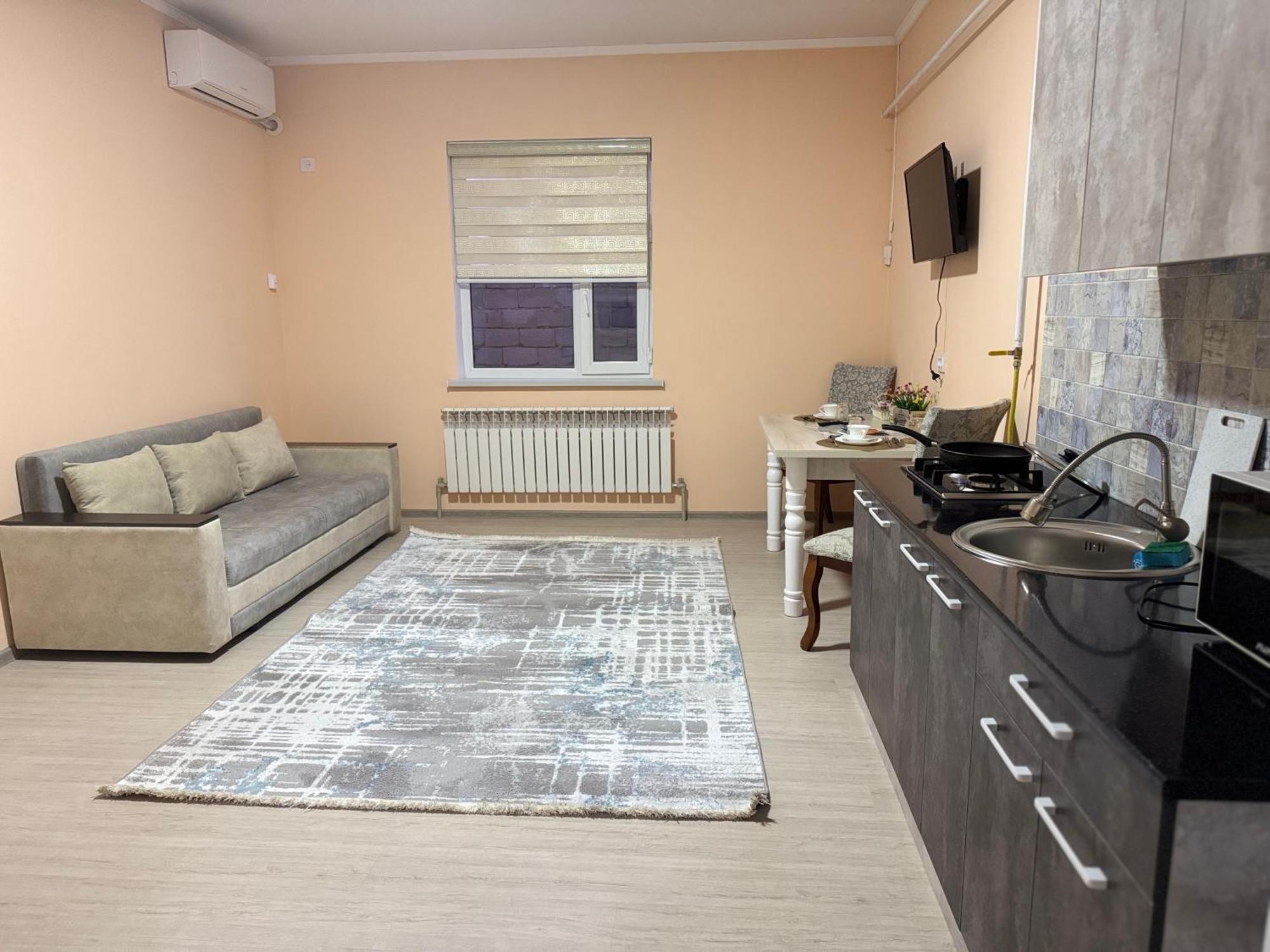 Apart House Turkistan Luaran gambar